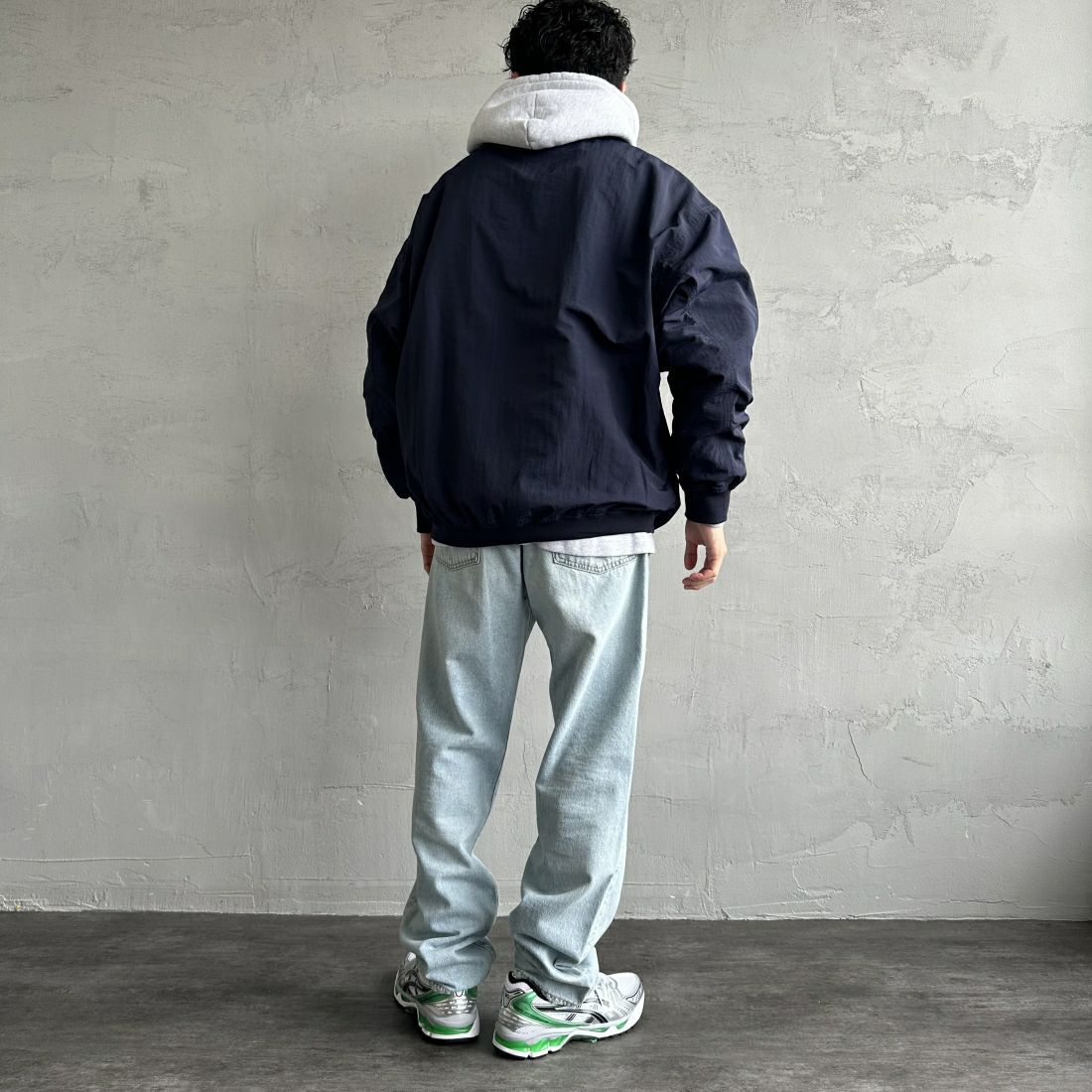 Fanatics [ファナティクス] 別注 MLBロゴ Vネックトレーニングジャケット [OT2224FW0001-JF] NAVY NY &&モデル身長：168cm 着用サイズ：L&&