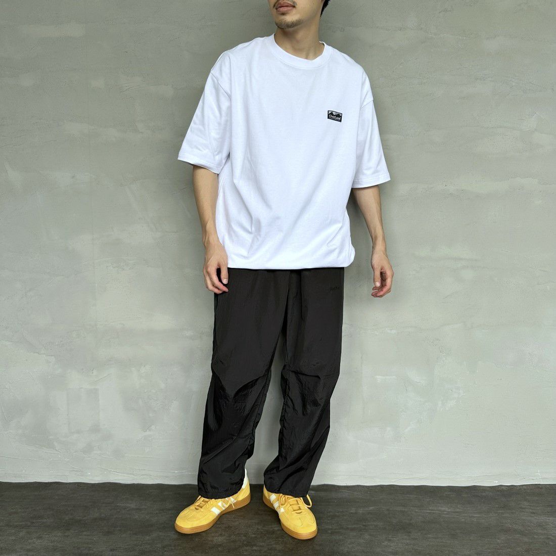 OverLand EQUIPMENT [オーバーランドイクイップメント] 別注 スパイダーロゴ バックプリントTシャツ [OL2-CST-IN4-JF] WHITE&&モデル身長：168cm 着用サイズ：M&&