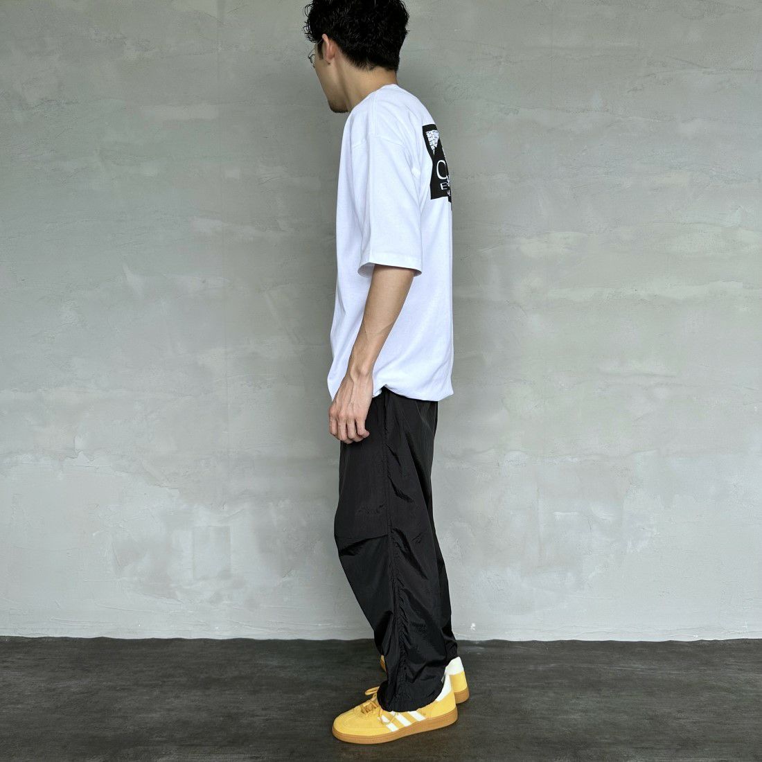 OverLand EQUIPMENT [オーバーランドイクイップメント] 別注 スパイダーロゴ バックプリントTシャツ [OL2-CST-IN4-JF] WHITE&&モデル身長：168cm 着用サイズ：M&&