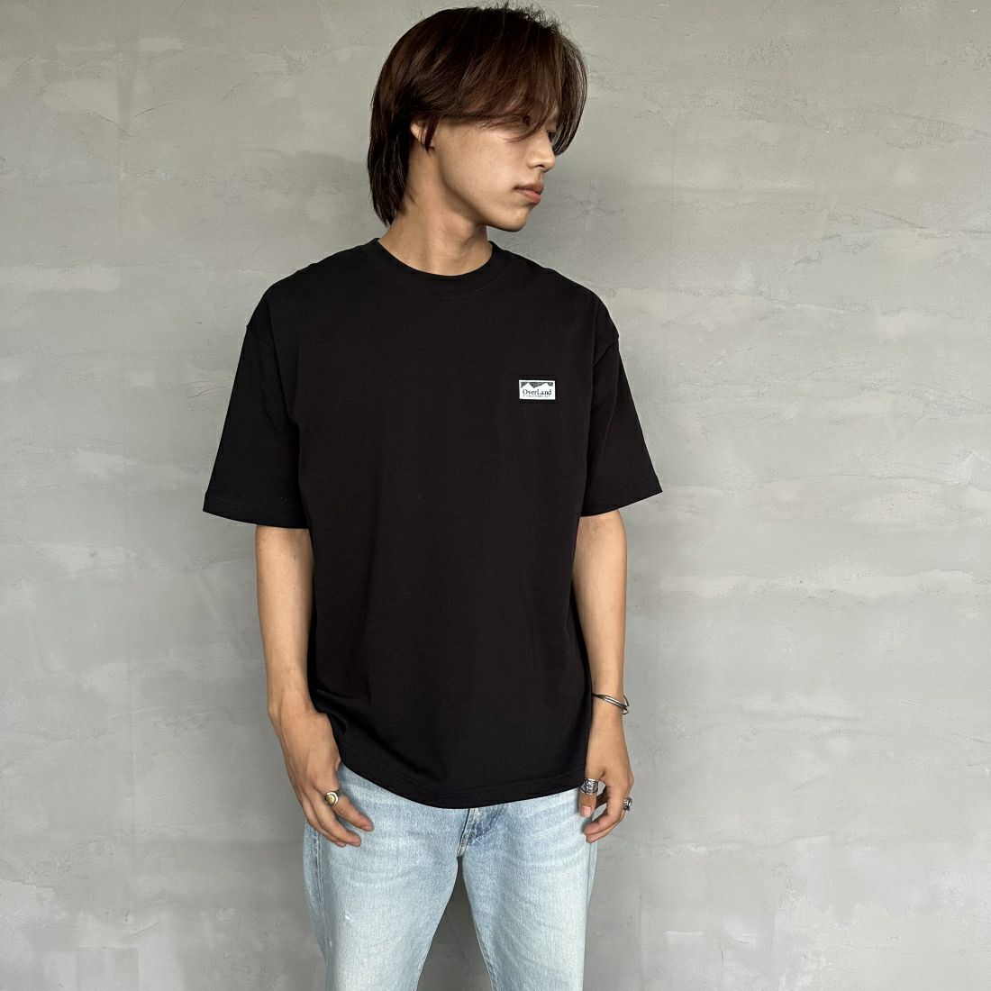 OverLand EQUIPMENT [オーバーランドイクイップメント] 別注 スパイダーロゴ バックプリントTシャツ [OL2-CST-IN4-JF] BLACK&&モデル身長：179cm 着用サイズ：M&&
