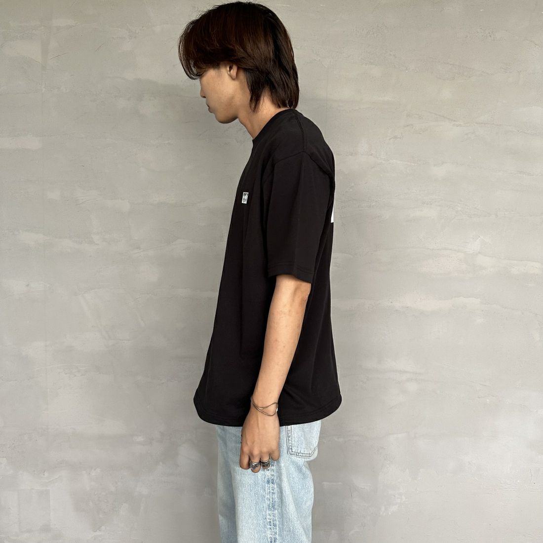 OverLand EQUIPMENT [オーバーランドイクイップメント] 別注 スパイダーロゴ バックプリントTシャツ [OL2-CST-IN4-JF] BLACK&&モデル身長：179cm 着用サイズ：M&&
