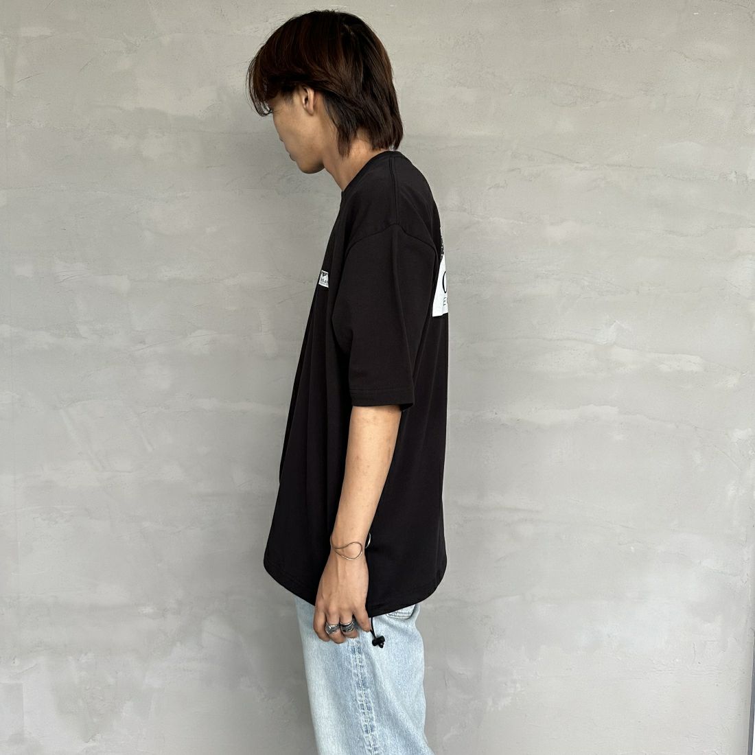 OverLand EQUIPMENT [オーバーランドイクイップメント] 別注 スパイダーロゴ バックプリントTシャツ [OL2-CST-IN4-JF] BLACK&&モデル身長：179cm 着用サイズ：L&&