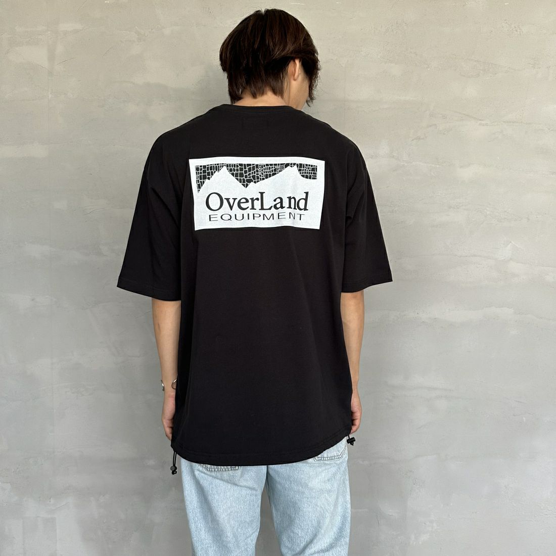 OverLand EQUIPMENT [オーバーランドイクイップメント] 別注 スパイダーロゴ バックプリントTシャツ [OL2-CST-IN4-JF] BLACK&&モデル身長：179cm 着用サイズ：L&&