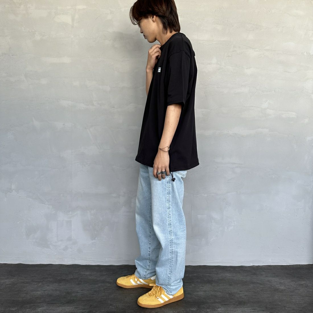 OverLand EQUIPMENT [オーバーランドイクイップメント] 別注 スパイダーロゴ バックプリントTシャツ [OL2-CST-IN4-JF] BLACK&&モデル身長：179cm 着用サイズ：L&&
