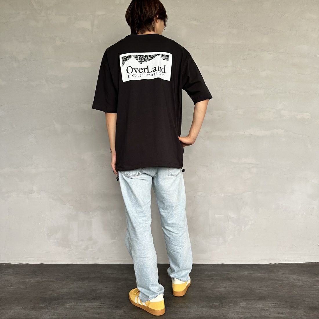 OverLand EQUIPMENT [オーバーランドイクイップメント] 別注 スパイダーロゴ バックプリントTシャツ [OL2-CST-IN4-JF] BLACK&&モデル身長：179cm 着用サイズ：L&&