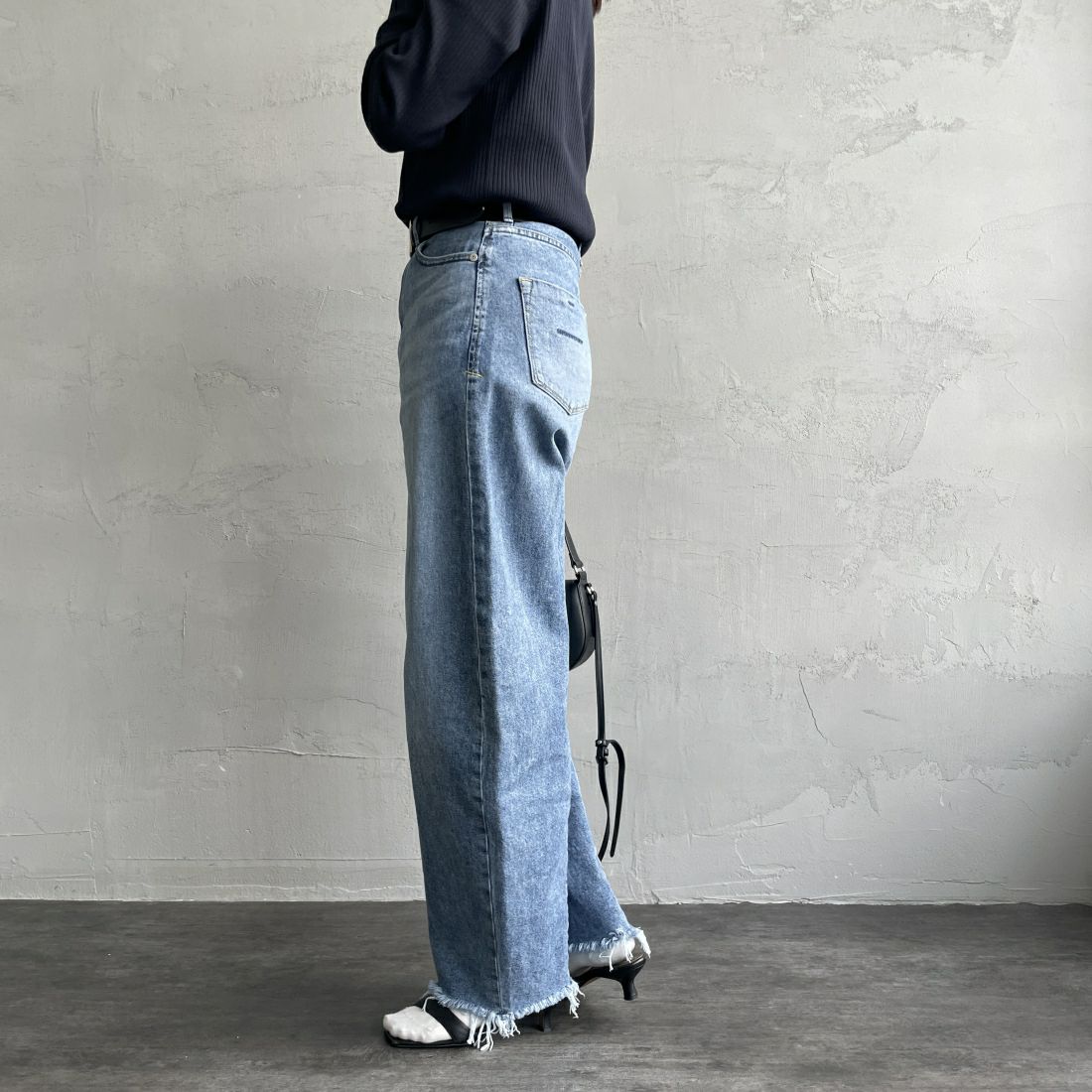 YANUK [ヤヌーク] カーブテーパード LAURA/ローラ [57141314] CUB &&モデル身長：163cm 着用サイズ：24&&