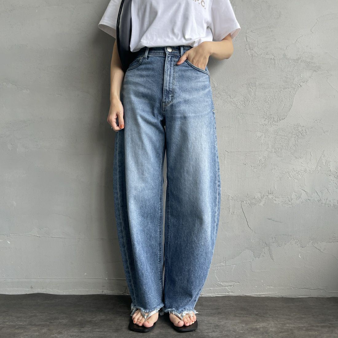 YANUK [ヤヌーク] カーブテーパード LAURA/ローラ [57141314] CUB &&モデル身長：160cm 着用サイズ：22&&