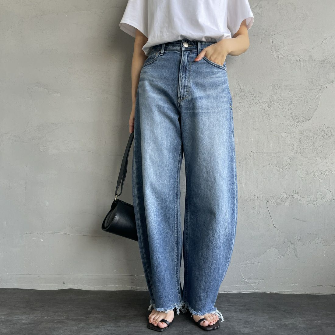 YANUK [ヤヌーク] カーブテーパード LAURA/ローラ [57141314] CUB &&モデル身長：160cm 着用サイズ：23&&