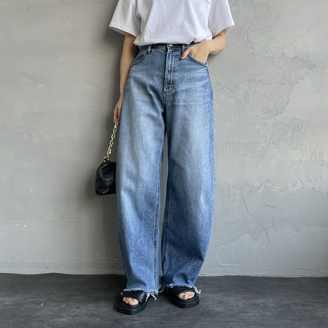 YANUK [ヤヌーク] カーブテーパード LAURA/ローラ [57141314] CUB &&モデル身長：160cm 着用サイズ：24&&