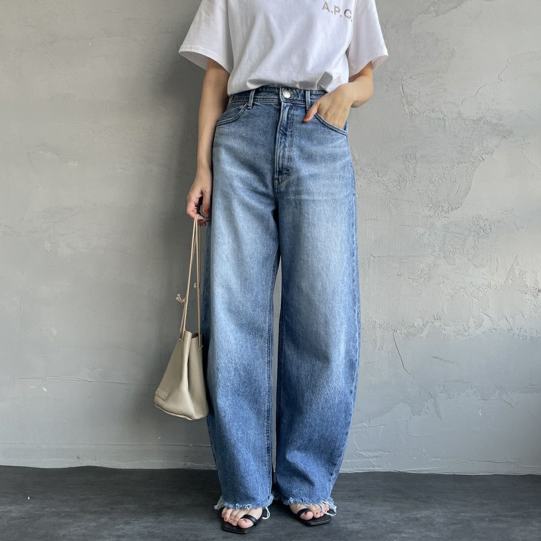 YANUK [ヤヌーク] カーブテーパード LAURA/ローラ [57141314] CUB &&モデル身長：160cm 着用サイズ：25&&