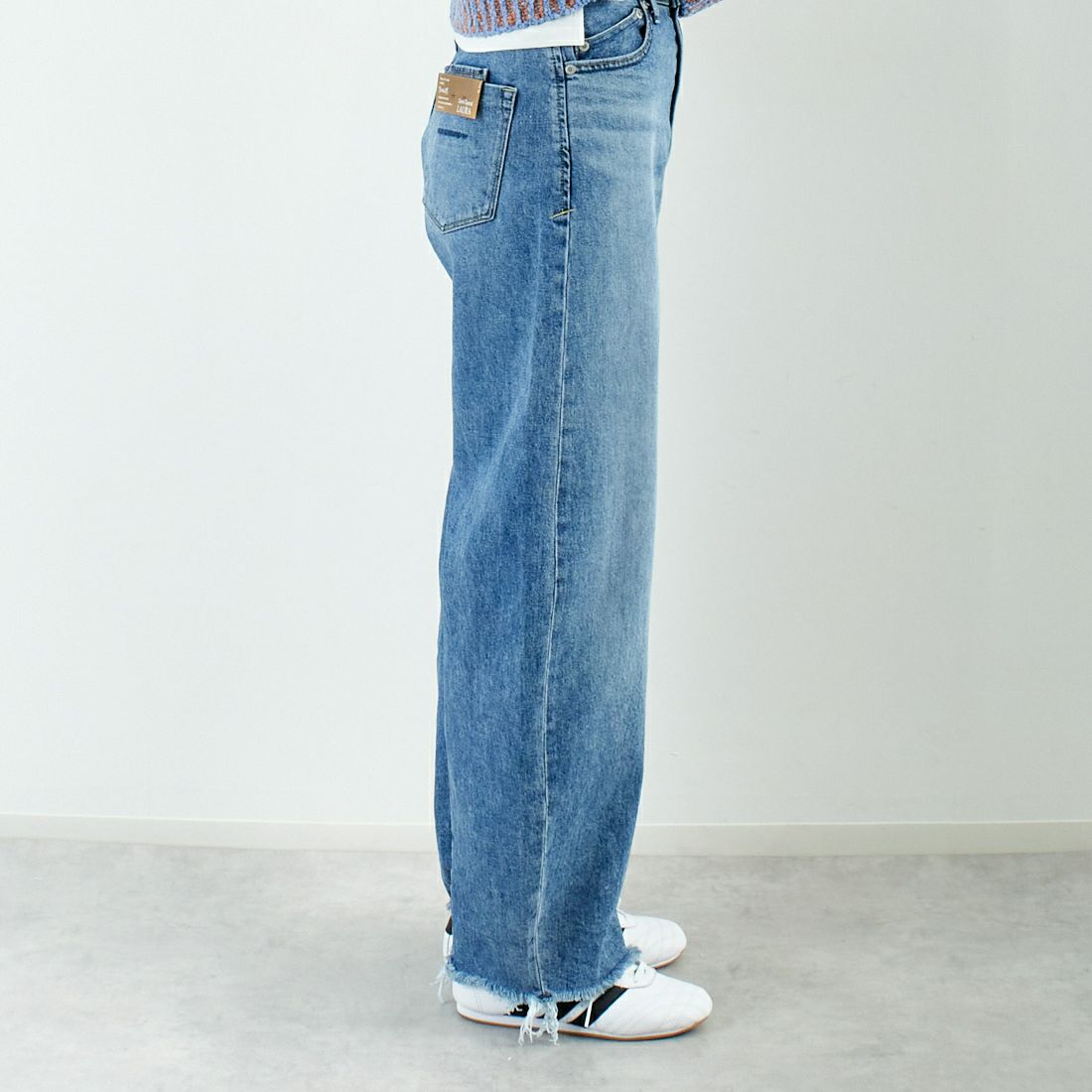 YANUK [ヤヌーク] カーブテーパード LAURA/ローラ [57141314] CUB &&モデル身長：167cm 着用サイズ：24&&