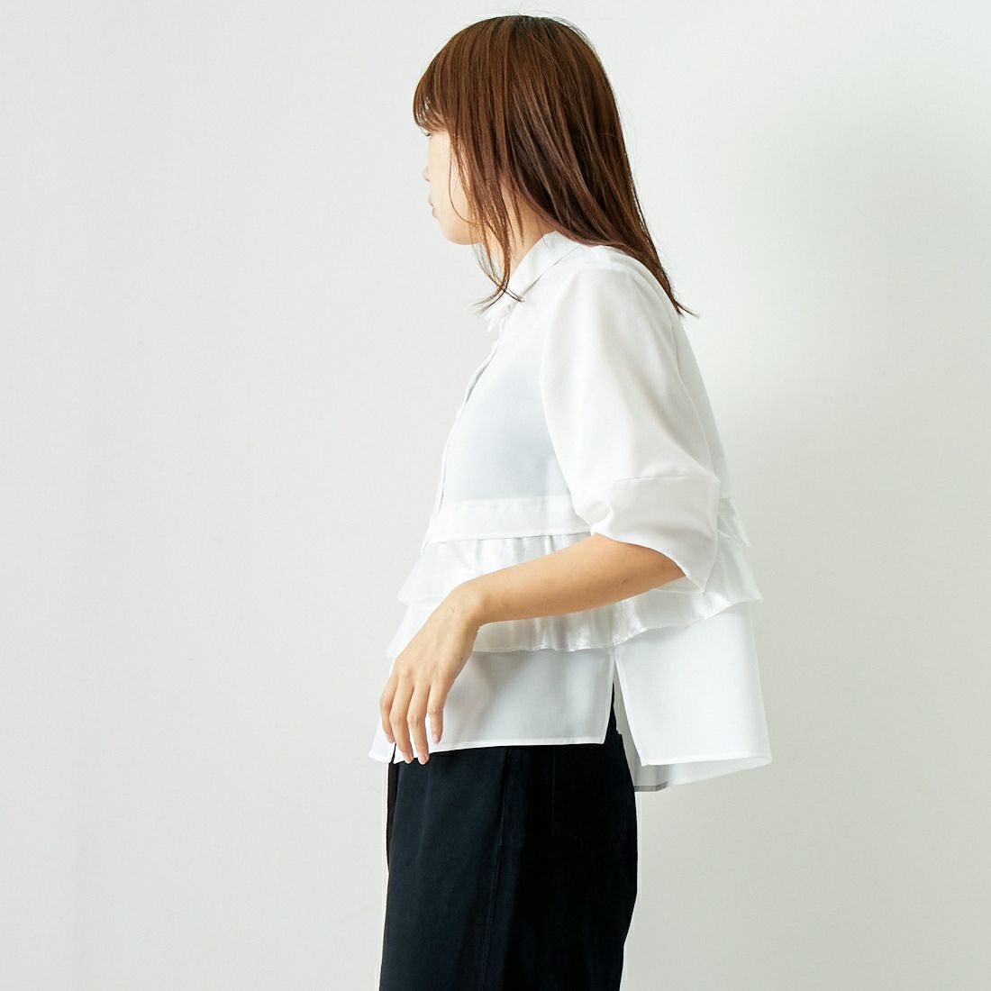 Jeans Factory Clothes [ジーンズファクトリークローズ] グロッシーペプラムシャツブラウス [7643383] OFF WHITE &&モデル身長：167cm 着用サイズ：F&&