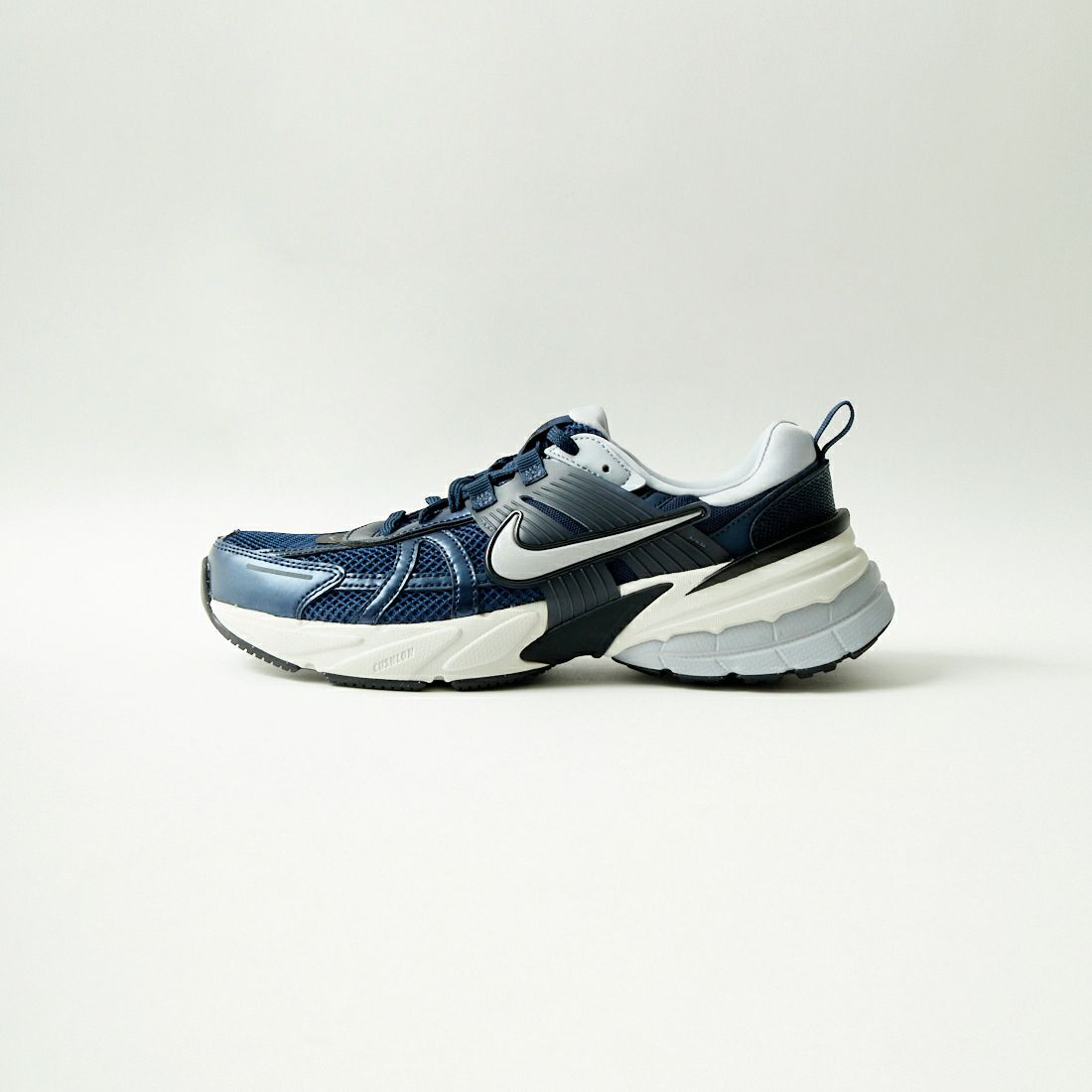 NIKE [ナイキ] V2K ラン [HJ4497]｜ジーンズファクトリー公式