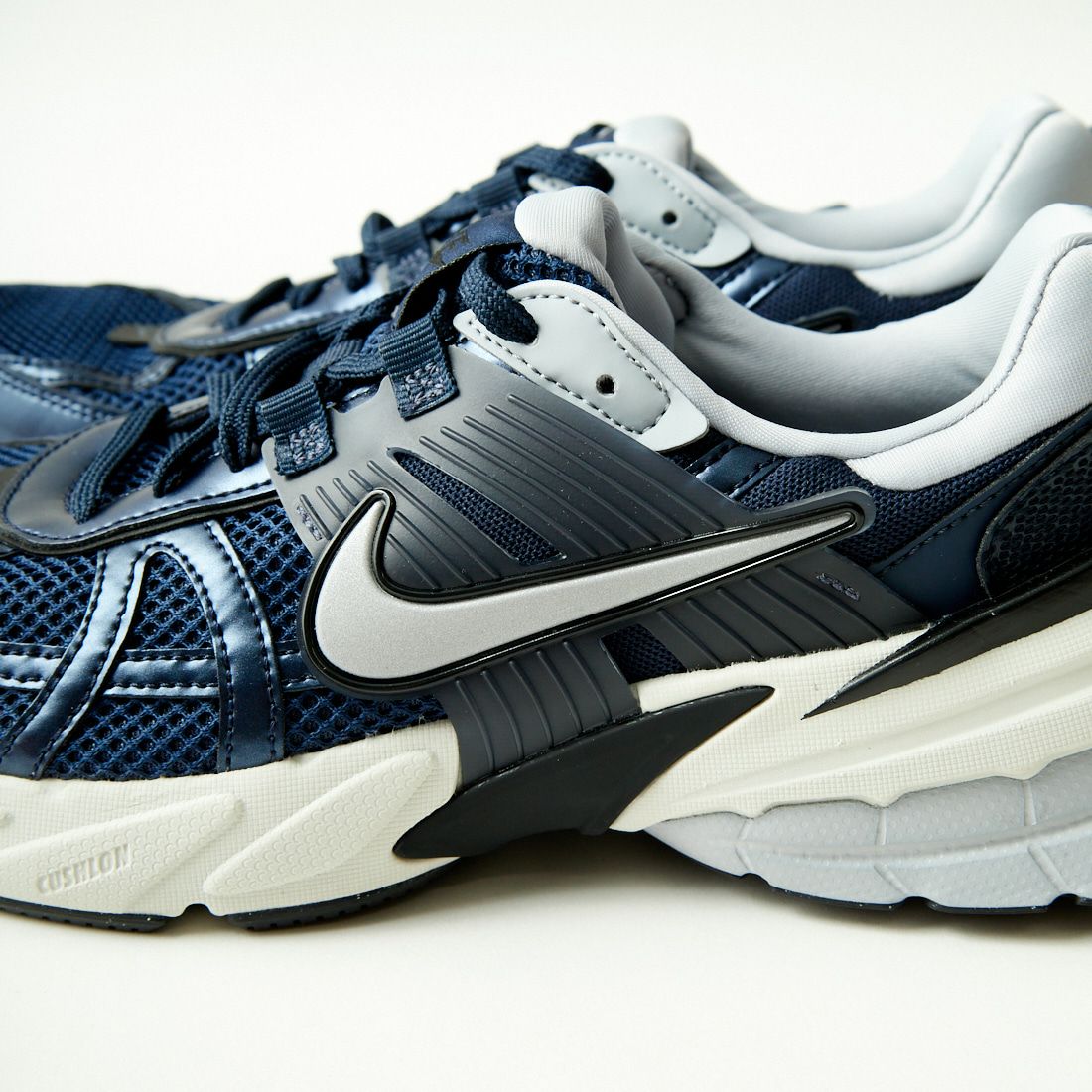 NIKE [ナイキ] V2K ラン [HJ4497]｜ジーンズファクトリー公式通販