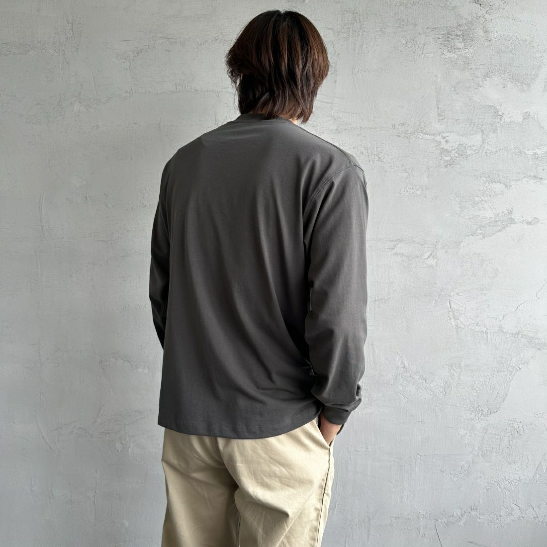 DANTON [ダントン] プレーン ロングスリーブTシャツ [DT-C0200TCB] COAL GREY&&モデル身長：179cm 着用サイズ：M&&