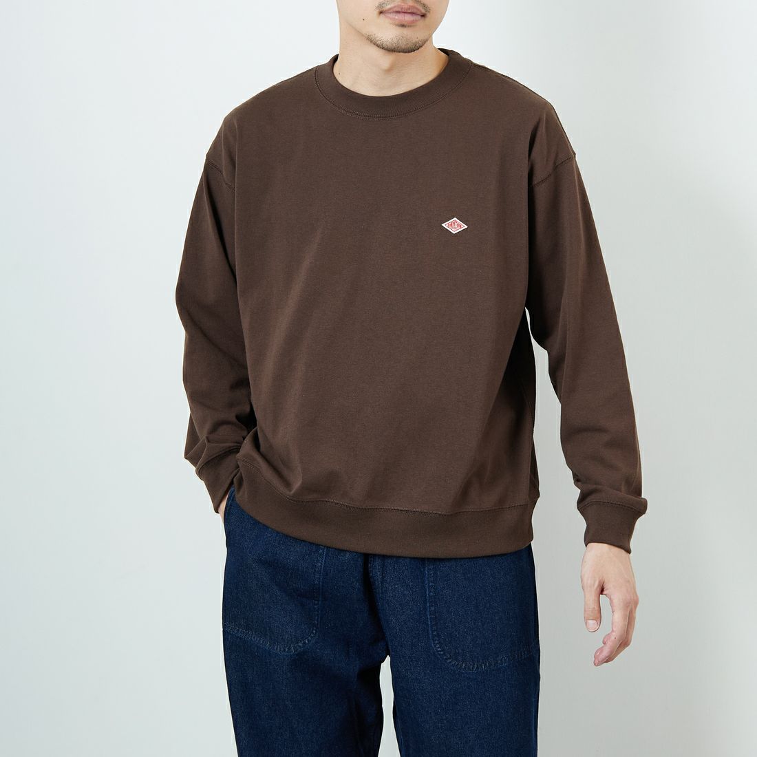 DARK BROWN