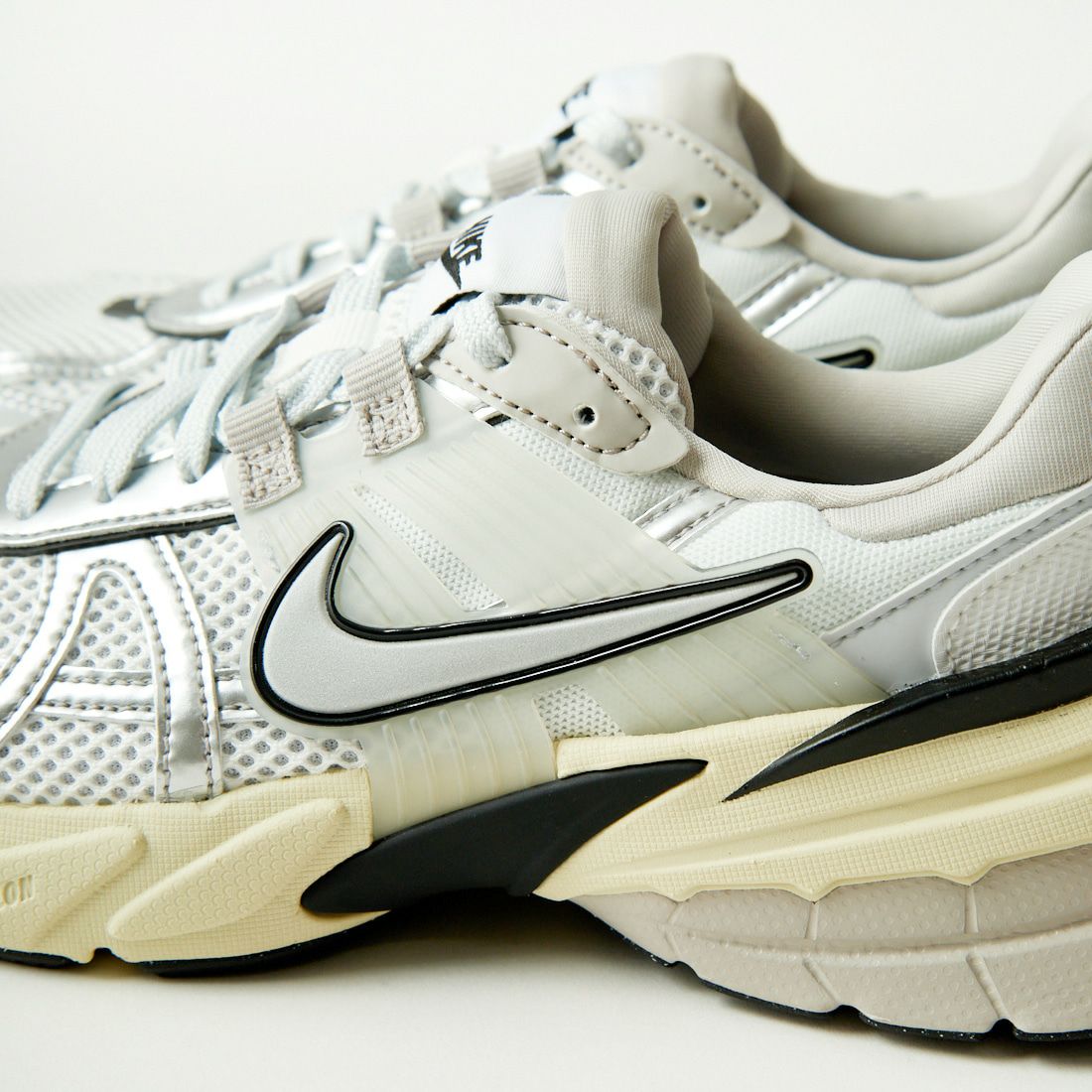 NIKE [ナイキ] ウィメンズ V2K ラン [FD0736] 100 ｻﾐｯﾄﾎﾜ