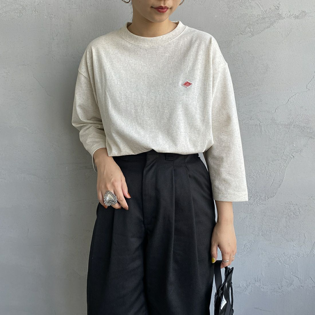 DANTON [ダントン] ソリッド クルーネックプルオーバー [DT-C0131TCB] H.IVORY &&モデル身長：156cm 着用サイズ：S&&