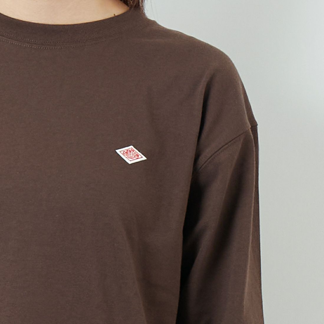 DANTON [ダントン] ソリッド クルーネックプルオーバー [DT-C0131TCB] DARK BROWN &&モデル身長：167cm 着用サイズ：S&&