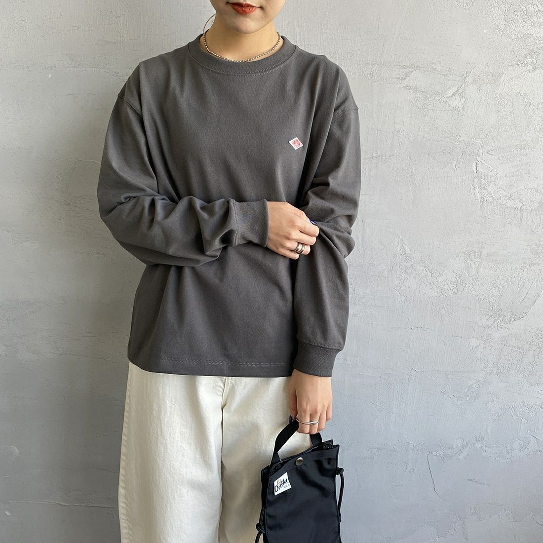 DANTON [ダントン] ソリッド ロングスリーブTシャツ [DT-C0269TCB] COAL GREY&&モデル身長：156cm 着用サイズ：XS&&