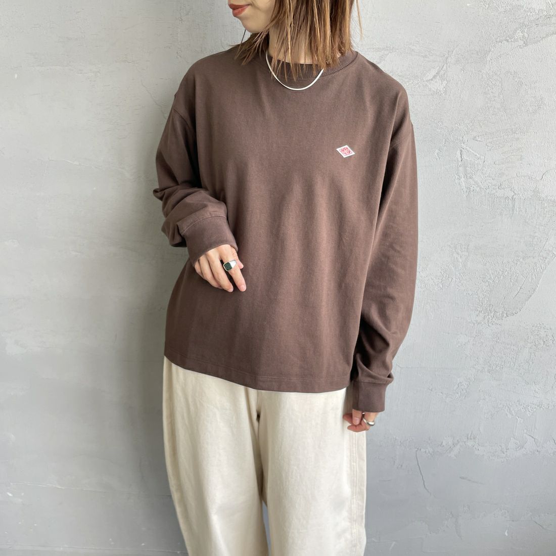 DANTON [ダントン] ソリッド ロングスリーブTシャツ [DT-C0269TCB] DARK BROWN &&モデル身長：158cm 着用サイズ：S&&