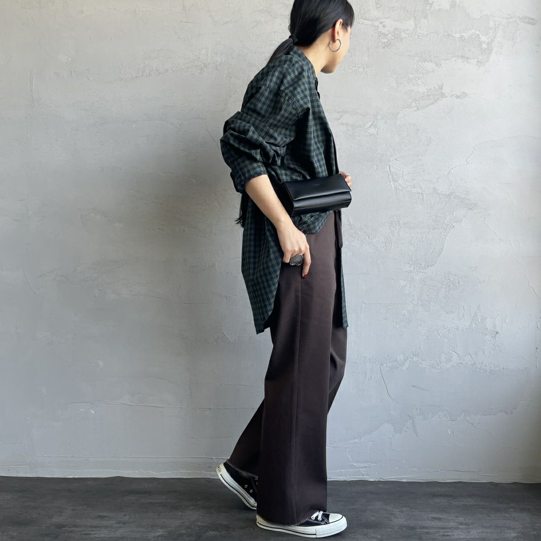 Dickies [ディッキーズ] 別注 ヴィンテージワークパンツ [243M40IN01-JF] DB DARK BR &&モデル身長：156cm 着用サイズ：S&&