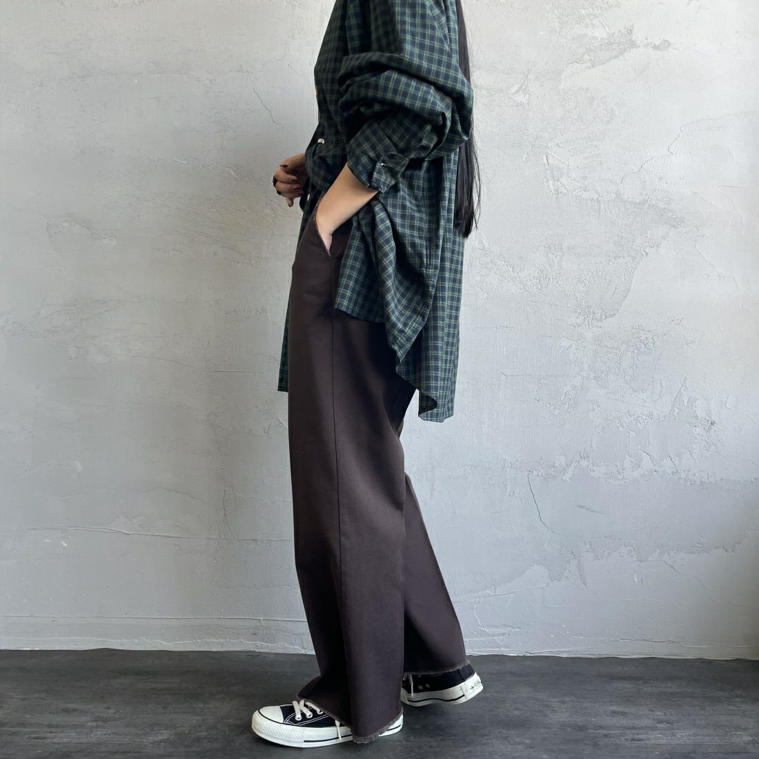 Dickies [ディッキーズ] 別注 ヴィンテージワークパンツ [243M40IN01-JF] DB DARK BR &&モデル身長：156cm 着用サイズ：S&&