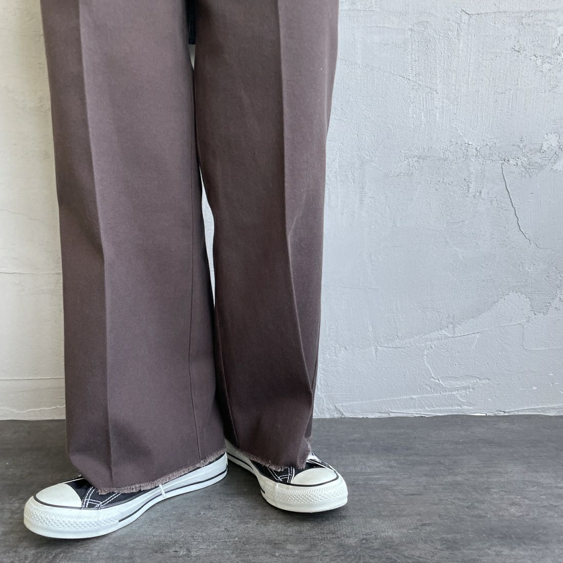 Dickies [ディッキーズ] 別注 ヴィンテージワークパンツ [243M40IN01-JF] DB DARK BR &&モデル身長：156cm 着用サイズ：S&&