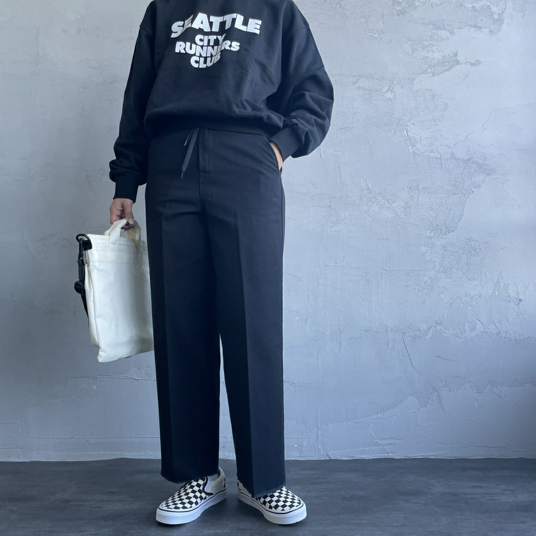 Dickies [ディッキーズ] 別注 ヴィンテージワークパンツ [243M40IN01-JF] BK BLACK &&モデル身長：163cm 着用サイズ：S&&