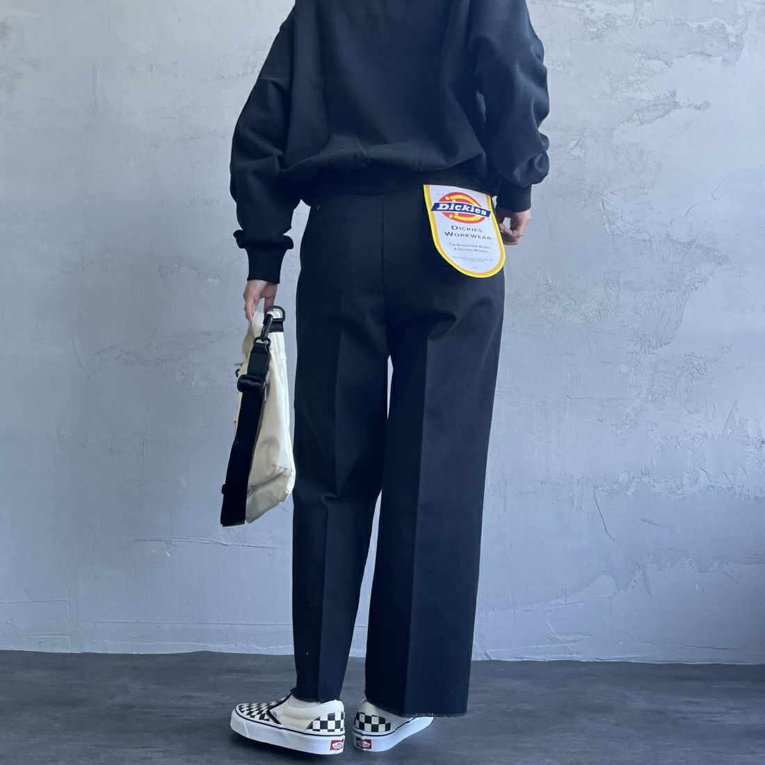 Dickies [ディッキーズ] 別注 ヴィンテージワークパンツ [243M40IN01-JF] BK BLACK &&モデル身長：163cm 着用サイズ：S&&