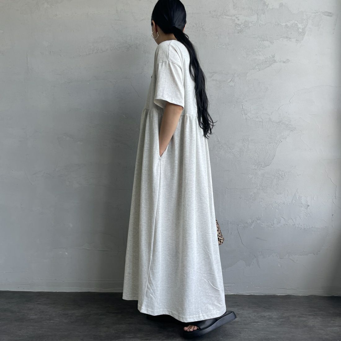 THE FOX [ザフォックス] 別注 ウエスト切り替え マキシ丈ギャザーワンピース [JF24SS-07-JF] ﾓｸｸﾞﾚｰ &&モデル身長：156cm 着用サイズ：M&&