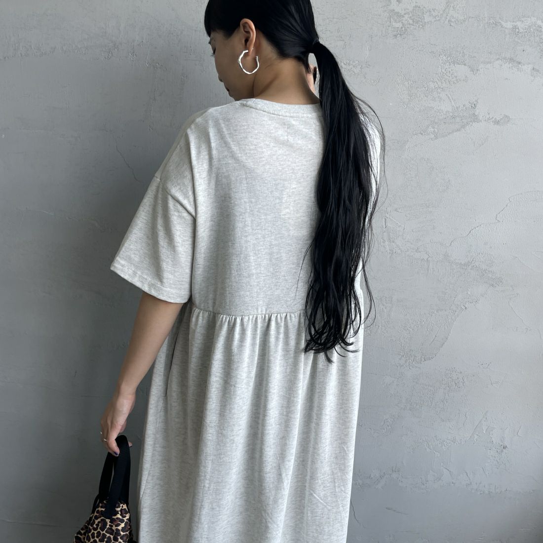 THE FOX [ザフォックス] 別注 ウエスト切り替え マキシ丈ギャザーワンピース [JF24SS-07-JF] ﾓｸｸﾞﾚｰ &&モデル身長：156cm 着用サイズ：M&&