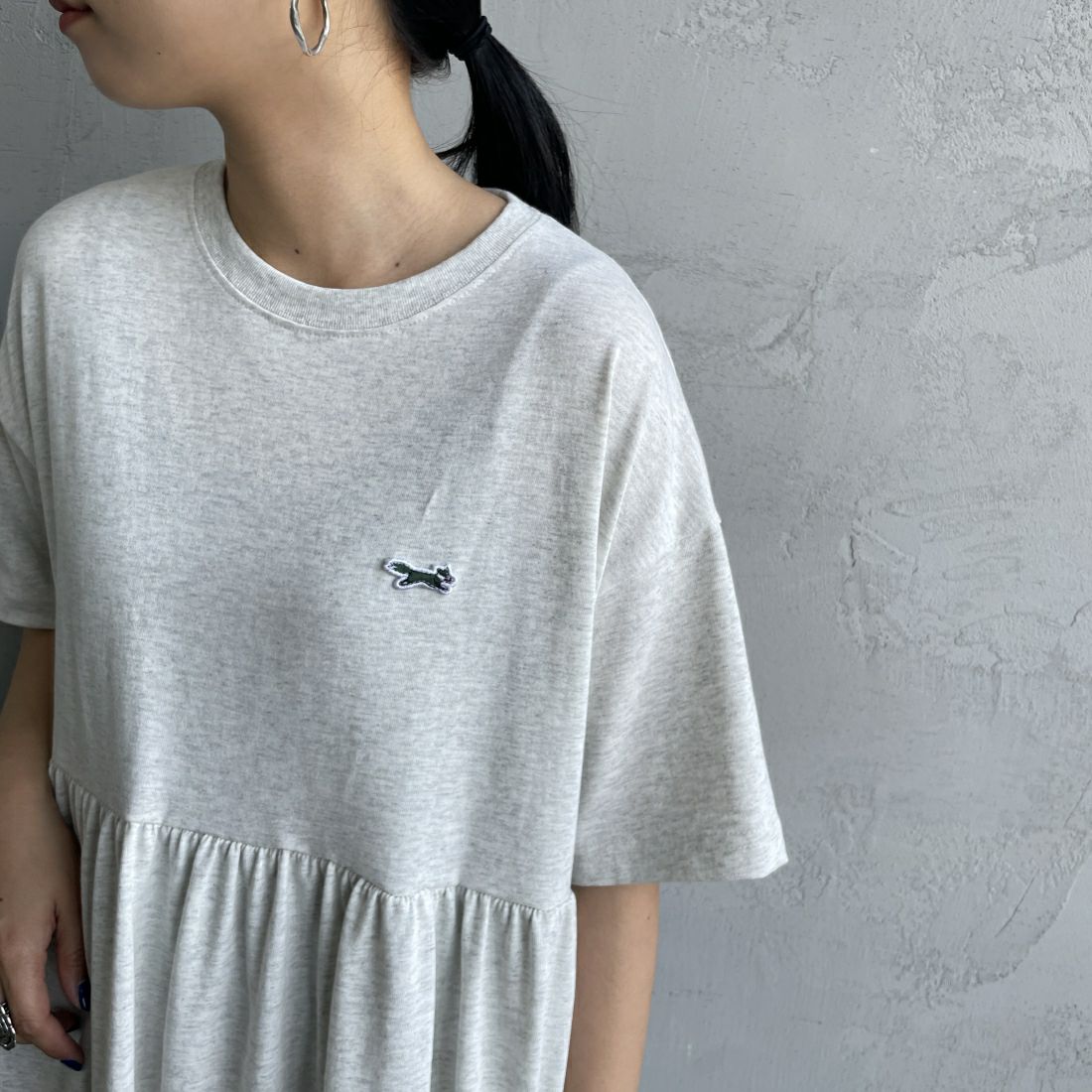 THE FOX [ザフォックス] 別注 ウエスト切り替え マキシ丈ギャザーワンピース [JF24SS-07-JF] ﾓｸｸﾞﾚｰ &&モデル身長：156cm 着用サイズ：M&&