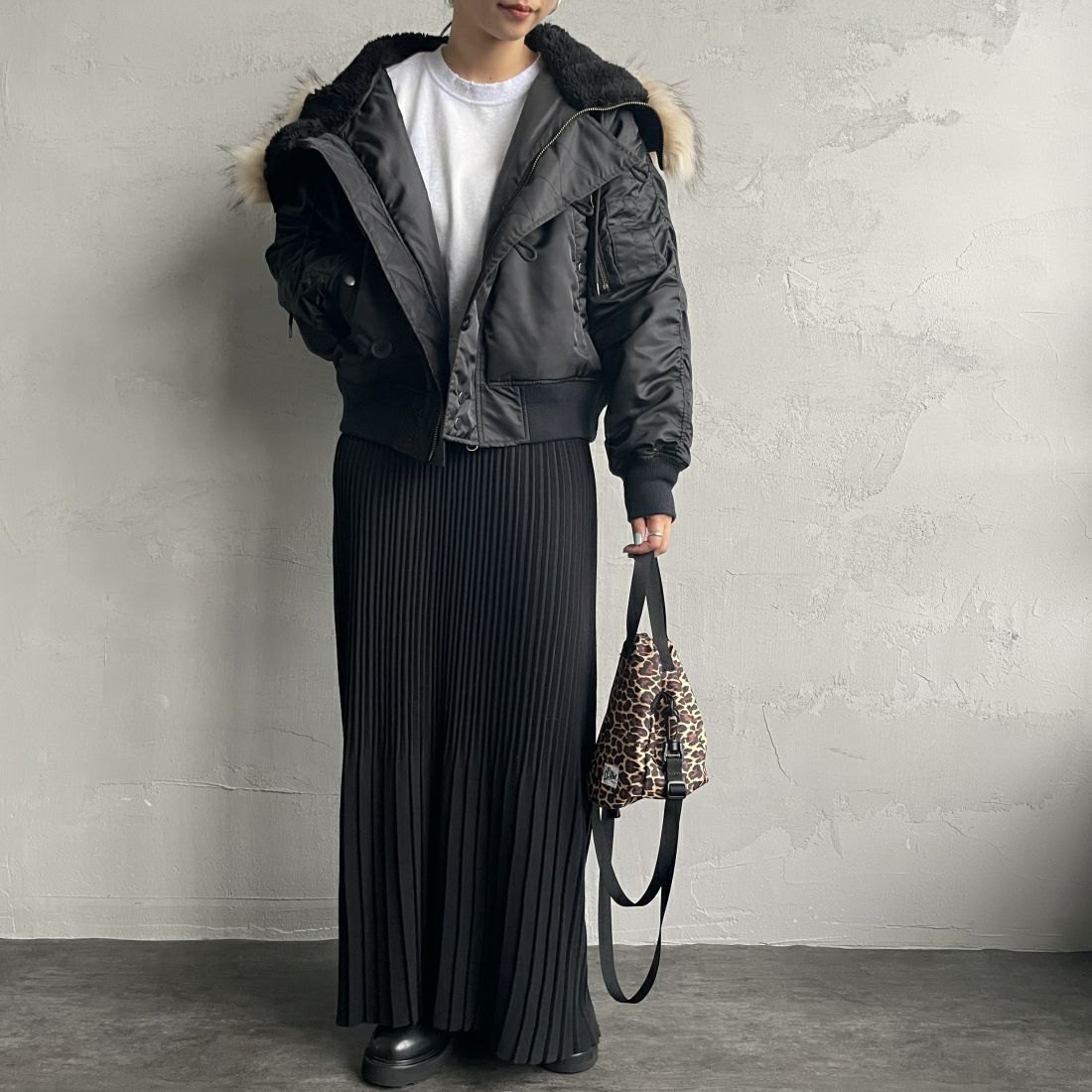 MILITARY [ミリタリー] 別注 N-2B オーバーサイズフライトジャケット [T-24789002-JF] BLACK &&モデル身長：156cm 着用サイズ：XS&&