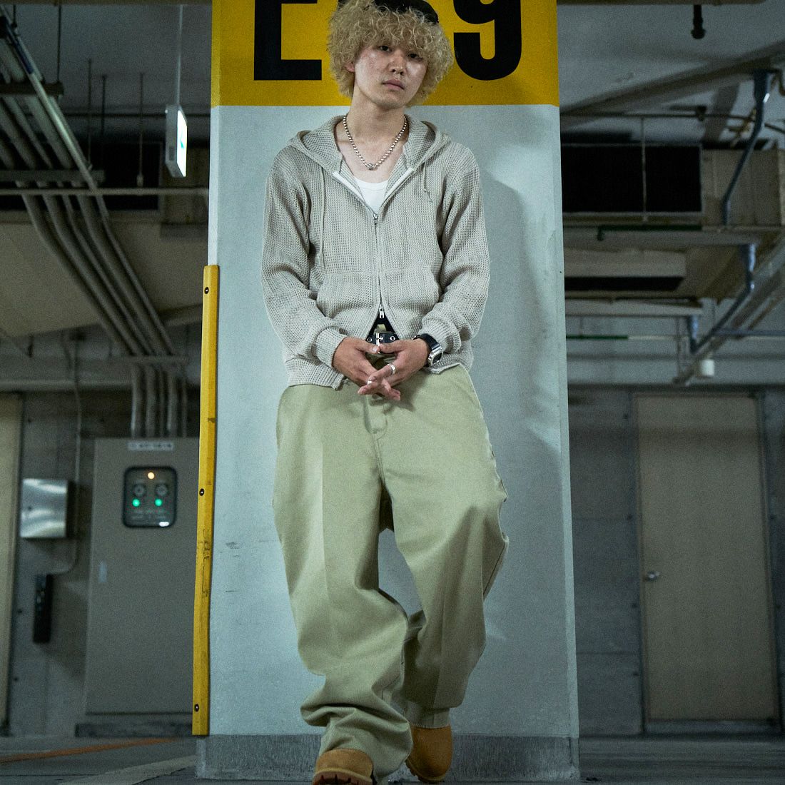 Dickies [ディッキーズ] 別注 ヴィンテージワークパンツ [243M40IN01-JF] KH KHAKI&&モデル身長：171cm 着用サイズ：XL&&