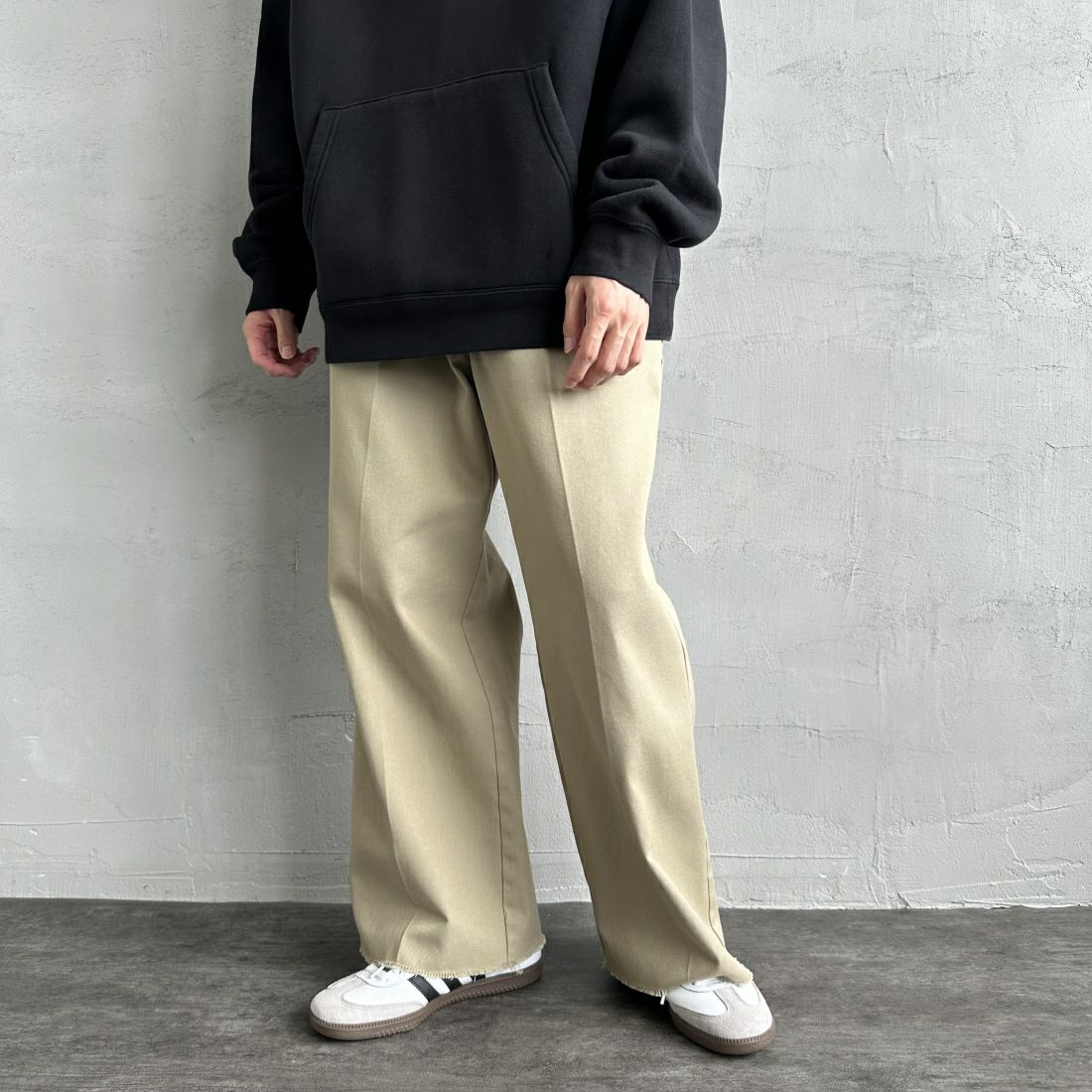 Dickies [ディッキーズ] 別注 ヴィンテージワークパンツ [243M40IN01-JF] KH KHAKI &&モデル身長：168cm 着用サイズ：XL&&