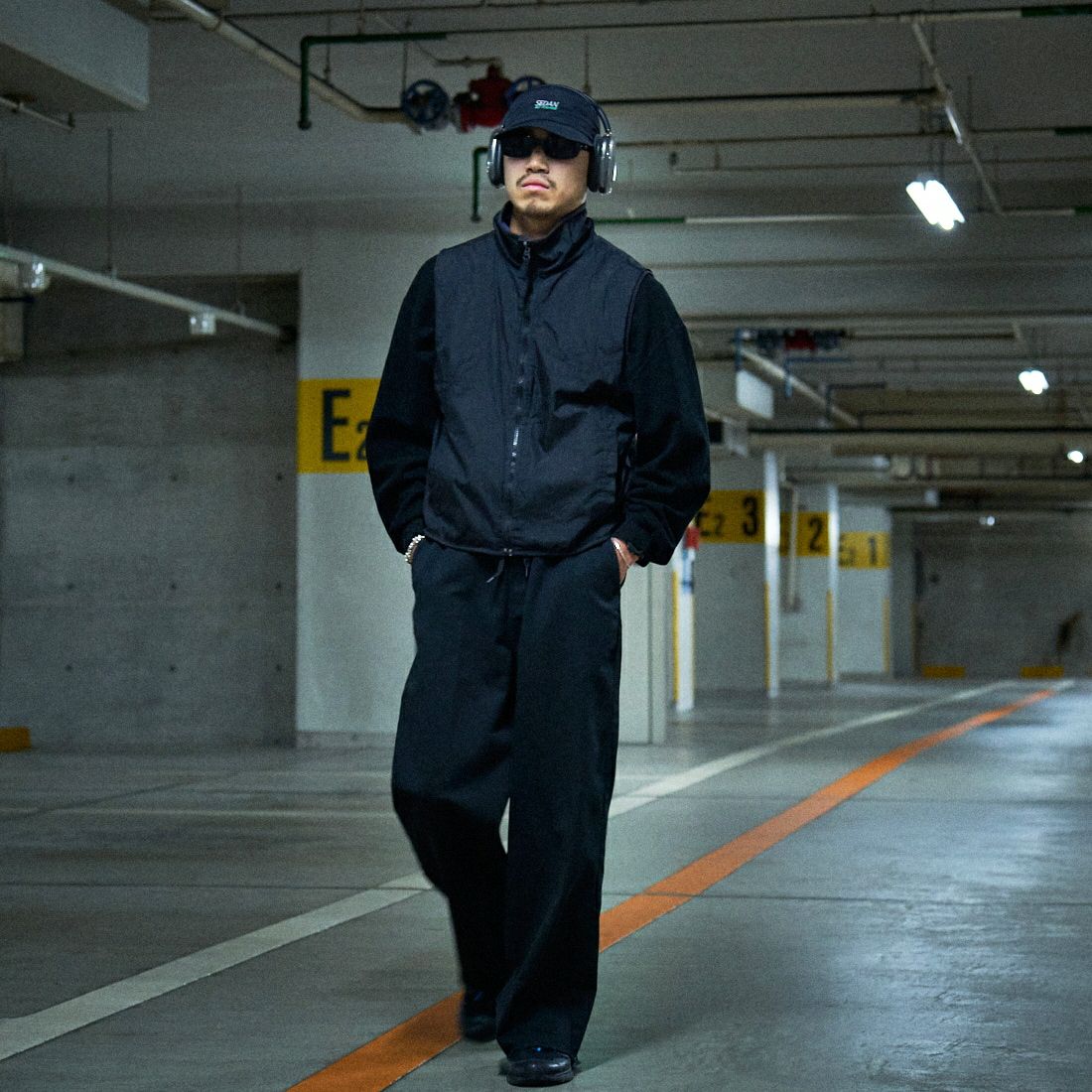 Dickies [ディッキーズ] 別注 ヴィンテージワークパンツ [243M40IN01-JF] BK BLACK &&モデル身長：170cm 着用サイズ：XL&&