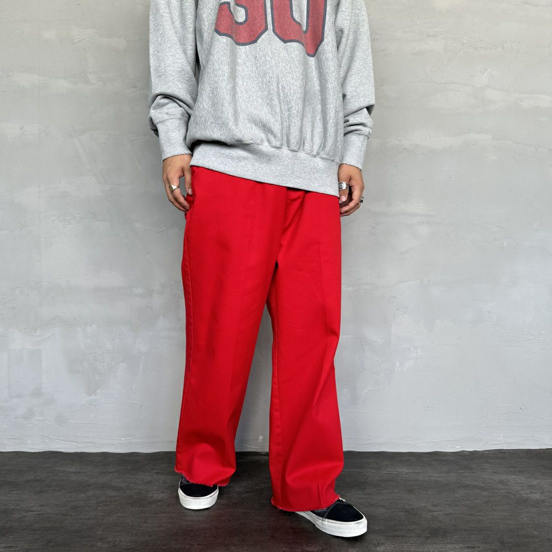 Dickies [ディッキーズ] 別注 ヴィンテージワークパンツ [243M40IN01-JF] ER RED &&モデル身長：179cm 着用サイズ：XL&&