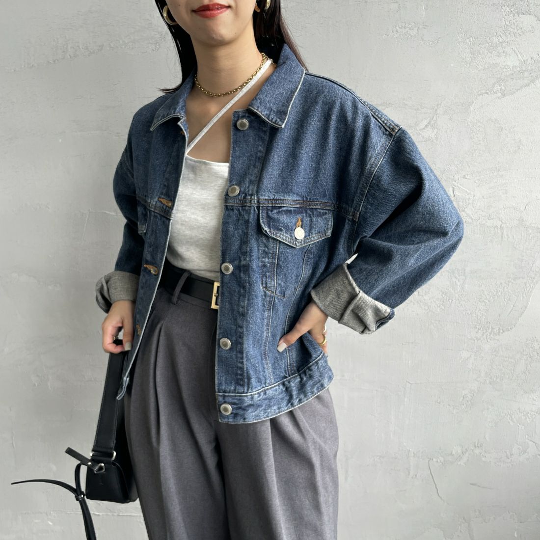 SOMETHING [サムシング] 別注 袖タック ショート丈デニムジャケット [SJF990-JF] 94 M.BLUE&&モデル身長：163cm 着用サイズ：F&&