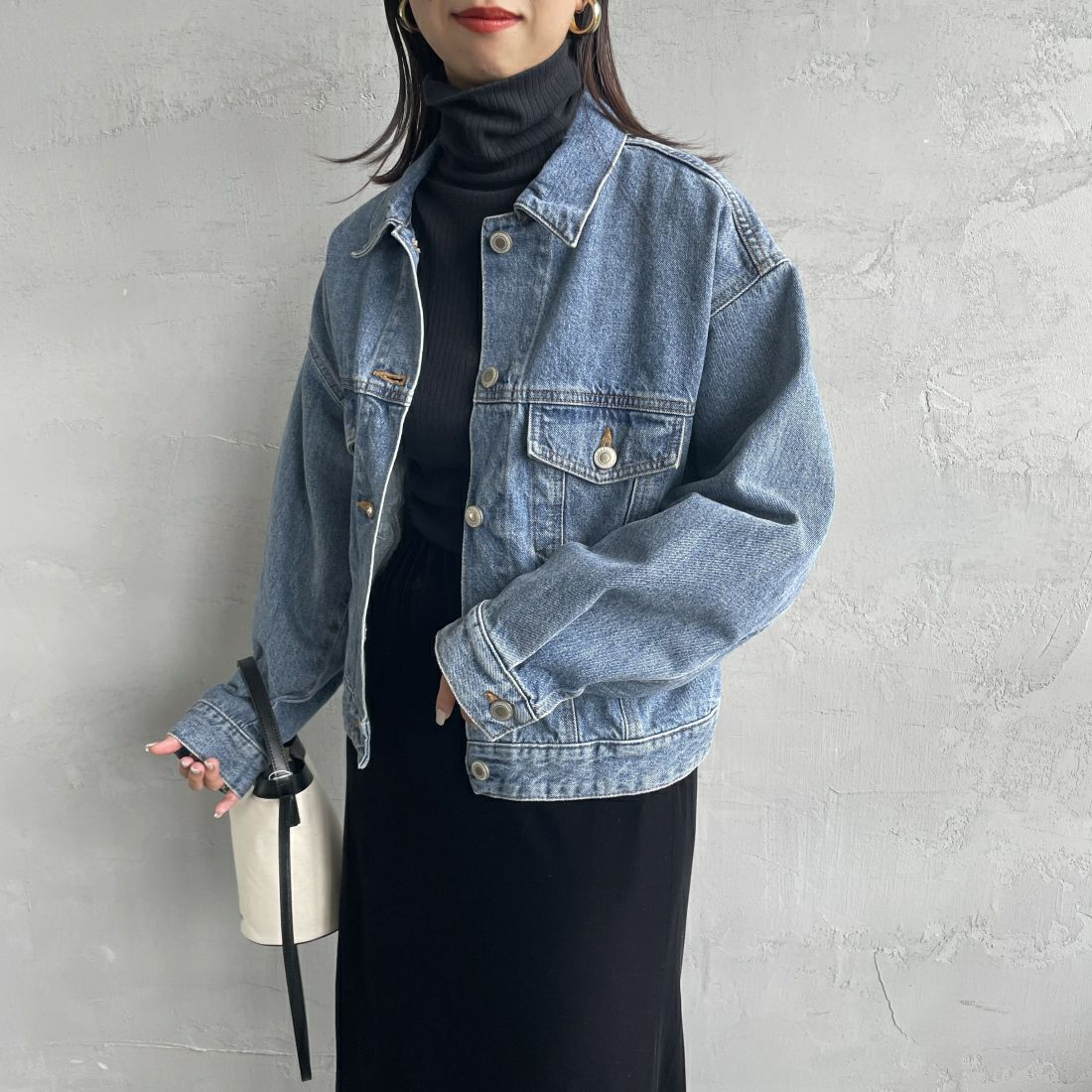 SOMETHING [サムシング] 別注 袖タック ショート丈デニムジャケット [SJF990-JF] 97 L.BLUE&&モデル身長：163cm 着用サイズ：F&&
