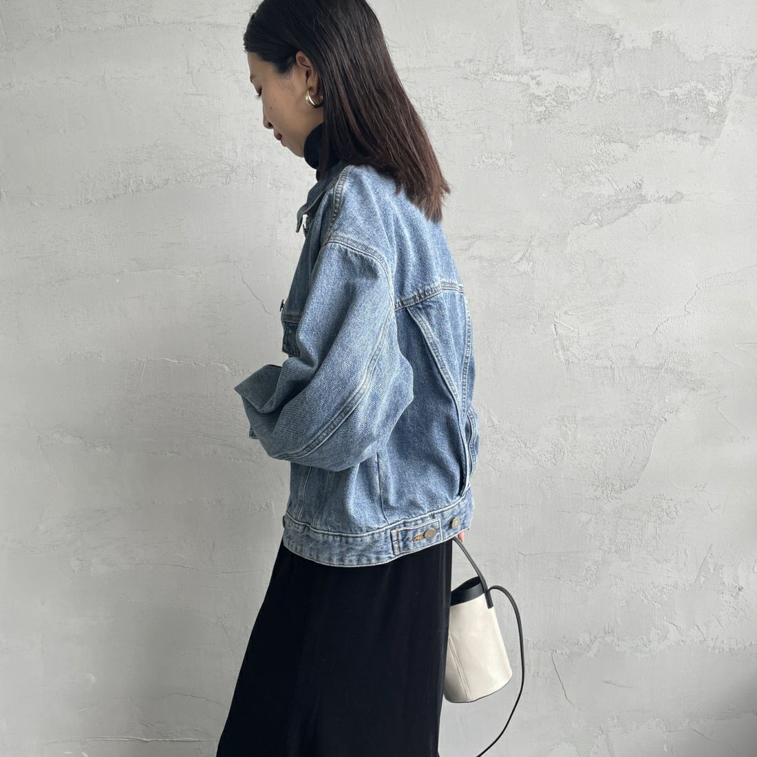 SOMETHING [サムシング] 別注 袖タック ショート丈デニムジャケット [SJF990-JF] 97 L.BLUE&&モデル身長：163cm 着用サイズ：F&&