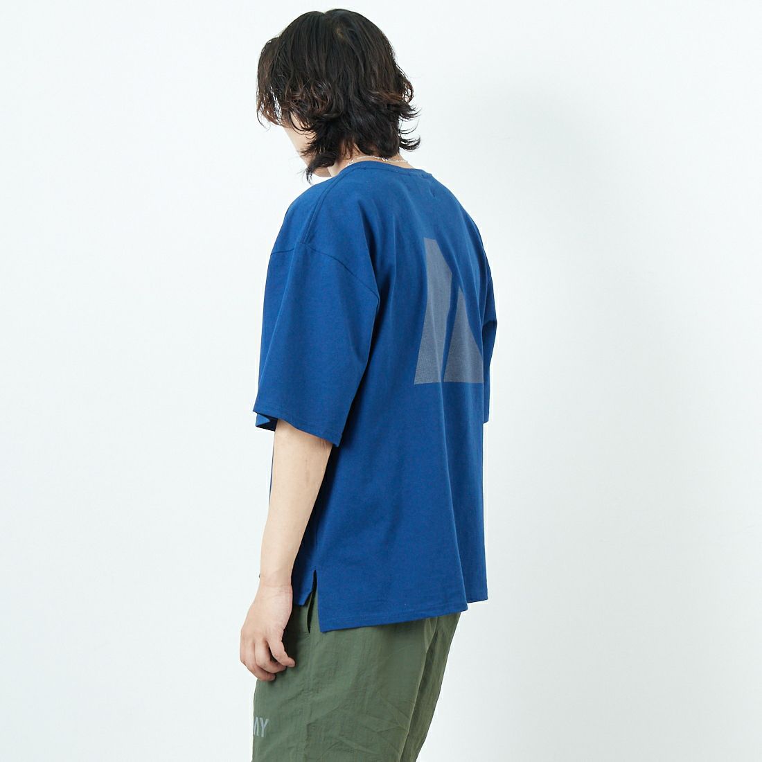 THRIFTY LOOK [スリフティールック] 別注 アーミープリントTシャツ [OE1401-JF] DBL &&モデル身長：179cm 着用サイズ：M&&