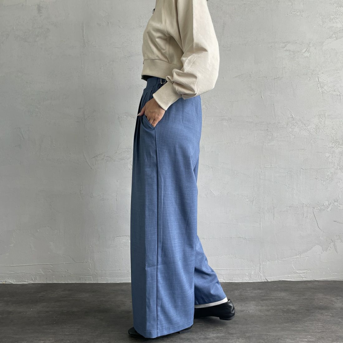 By/m [バイエム] センタープレスタックワイドパンツ [B24132055] 12 BLUE&&モデル身長：163cm 着用サイズ：S&&