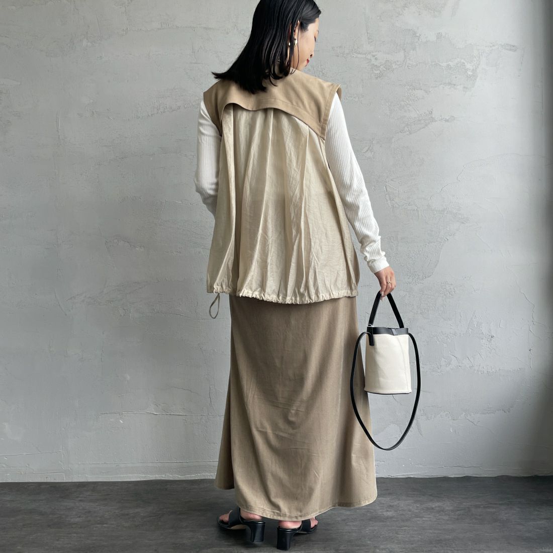 By/m [バイエム] ベロアフレアスカート [24132053] 23 GREIGE &&モデル身長：163cm 着用サイズ：F&&