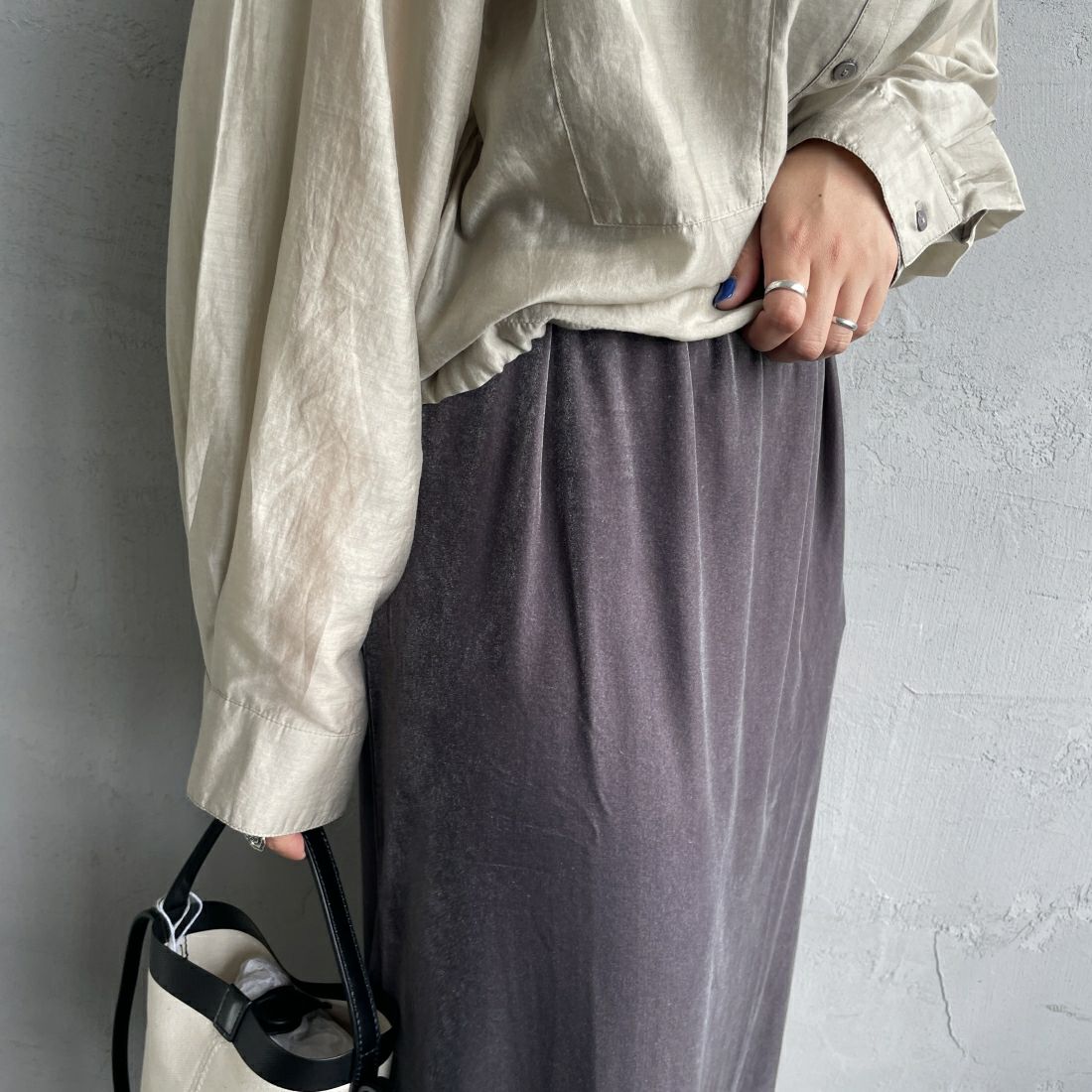 By/m [バイエム] ベロアフレアスカート [24132053] 07 GRAY &&モデル身長：156cm 着用サイズ：F&&