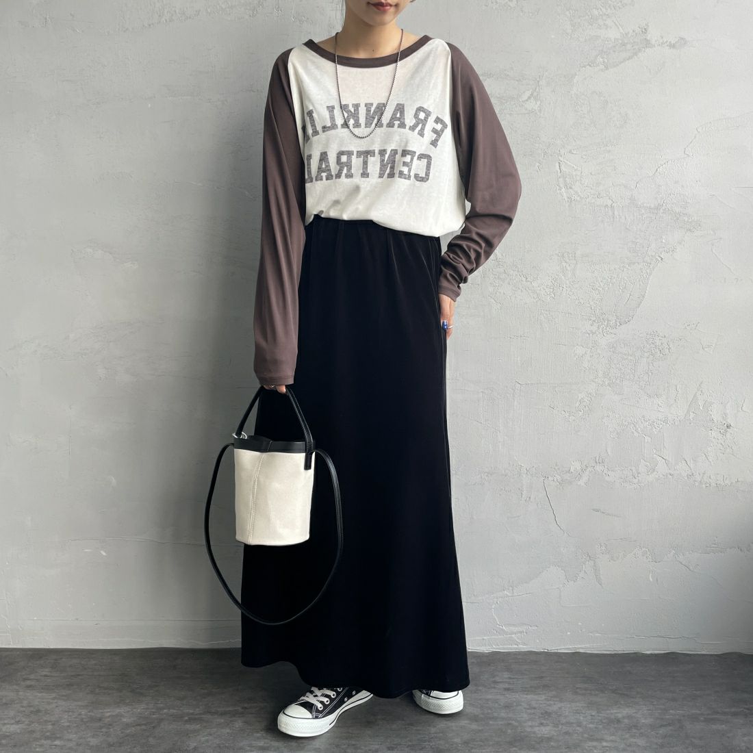 By/m [バイエム] ベロアフレアスカート [24132053] 09 BLACK &&モデル身長：156cm 着用サイズ：F&&