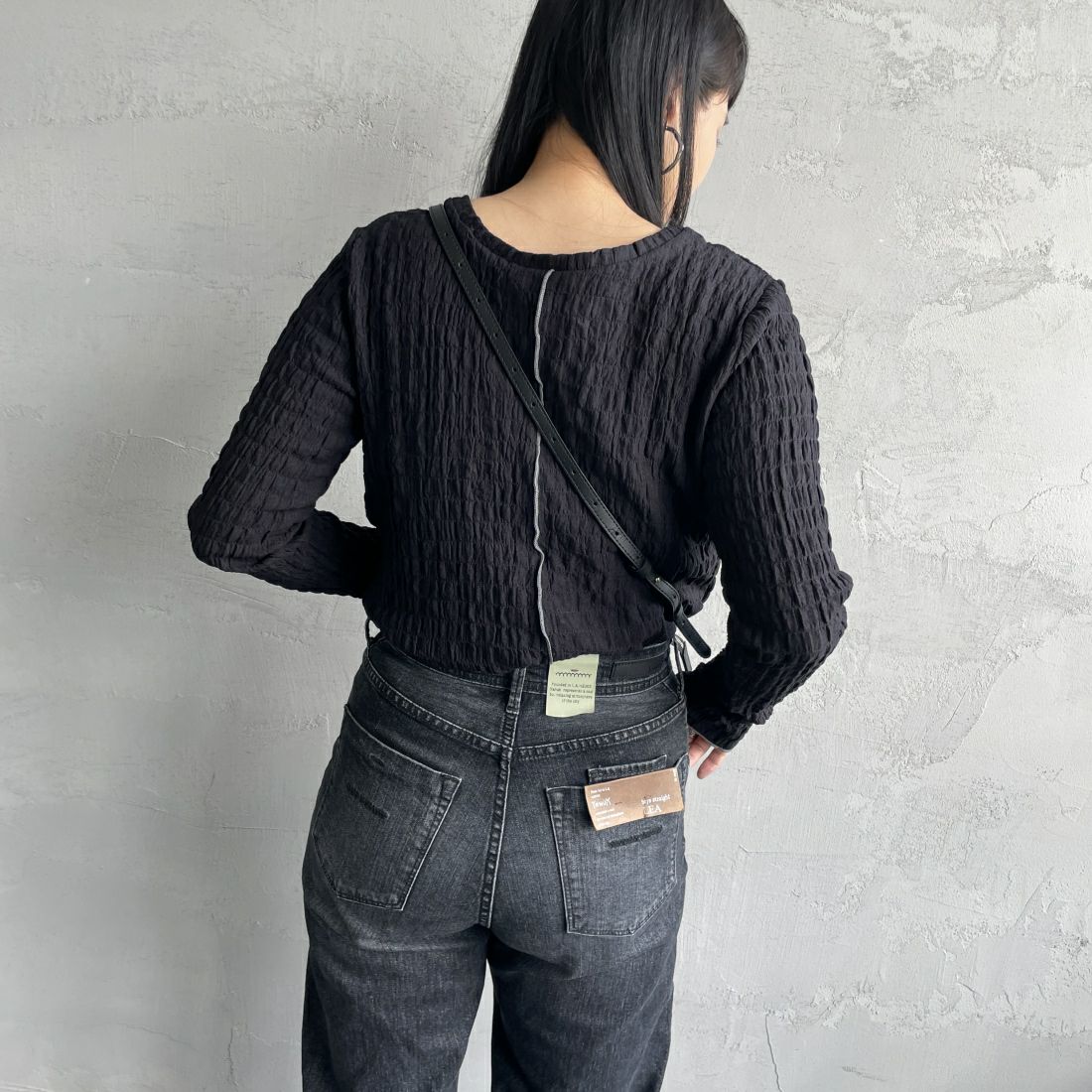 By/m [バイエム] 2WAYシャーリングカットソー [24132018] 09 BLACK &&モデル身長：156cm 着用サイズ：F&&