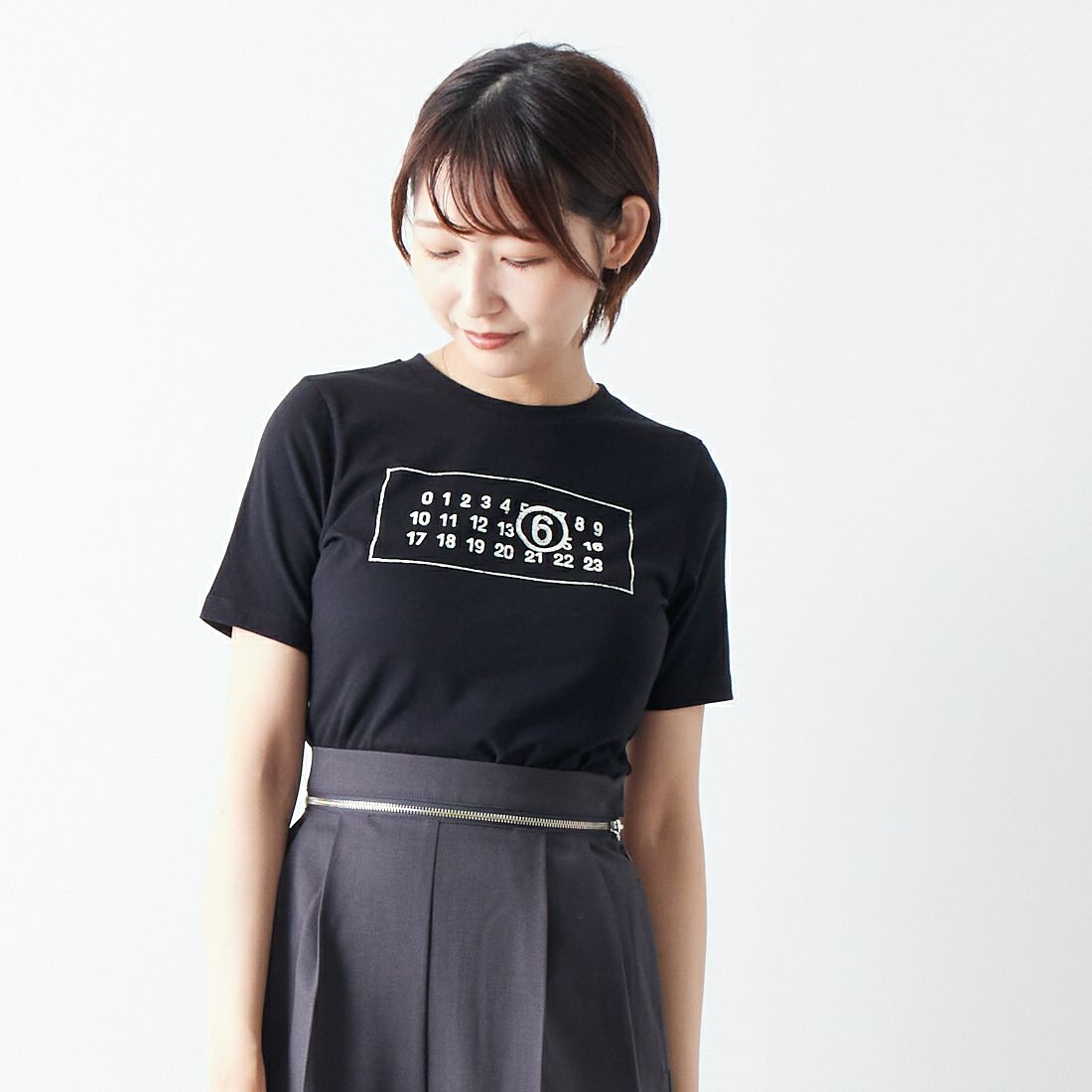 MM6 Maison Margiela [エムエムシックス メゾン マルジェラ] Numeric Tシャツ  [S52GC0323-S23588]｜ジーンズファクトリー公式通販サイト - JEANS FACTORY Online Shop