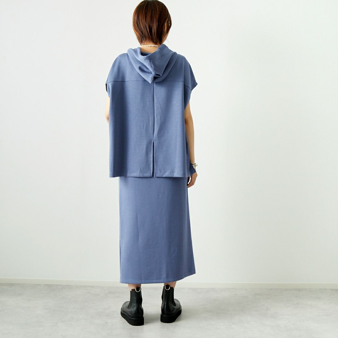Maison de L'allure [メゾン ドゥ ラリュール] ダンボールフーディベスト [M24132054] 12 BLUE &&モデル身長：167cm 着用サイズ：F&&