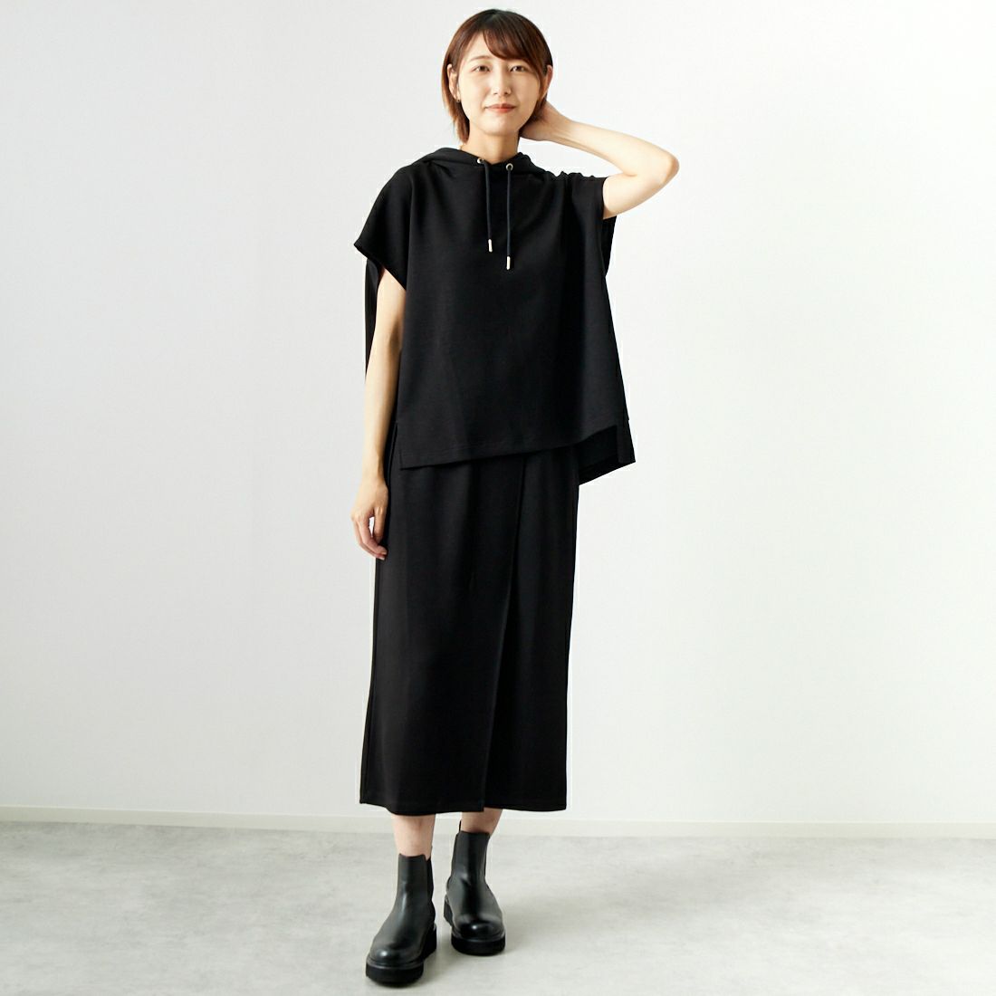 Maison de L'allure [メゾン ドゥ ラリュール] ダンボールフーディベスト [M24132054] 09 BLACK &&モデル身長：167cm 着用サイズ：F&&